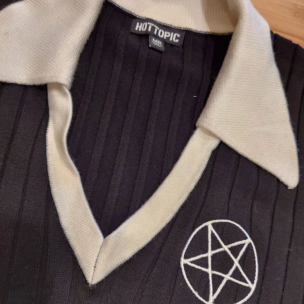 Hot Topic Black and White Pentagram Knit Top With Collar Size Medium Never Worn - Picture 2 of 6
